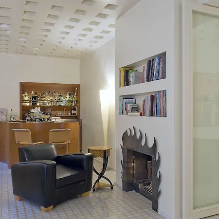 Hotel Petronilla - In 4*