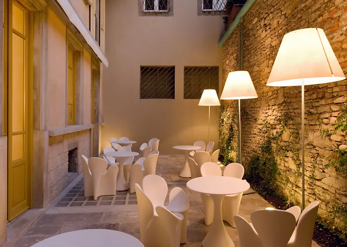 Hotel Petronilla - In 4*