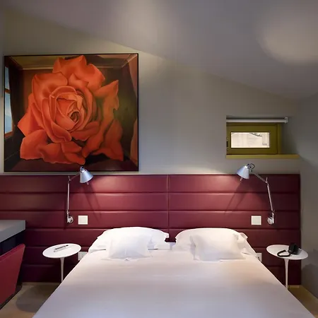 Hotel Petronilla - In 4*