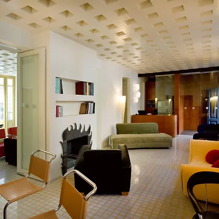 贝加莫彼得罗妮拉酒店 4*