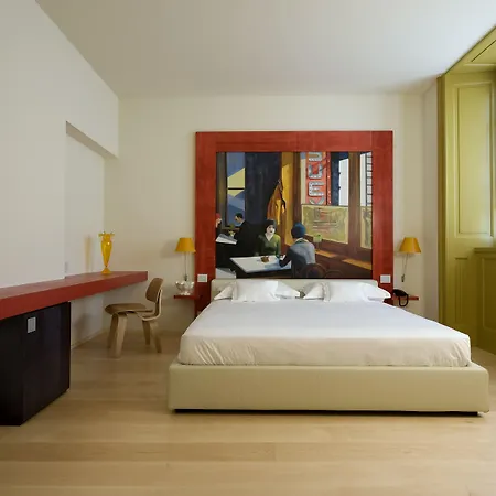 Petronilla - In Hotel