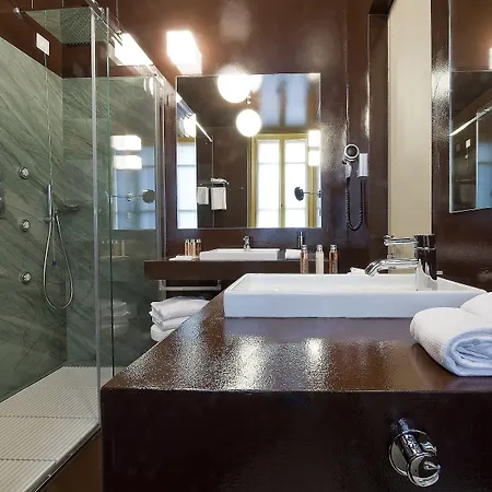 贝加莫彼得罗妮拉酒店