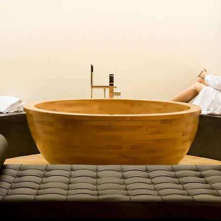 Petronilla - In מלון 4*