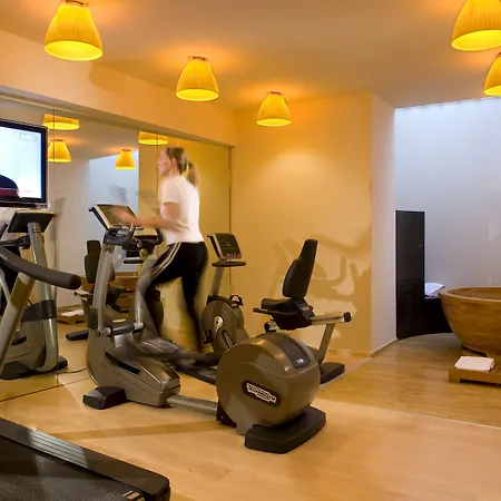 贝加莫彼得罗妮拉酒店 4*