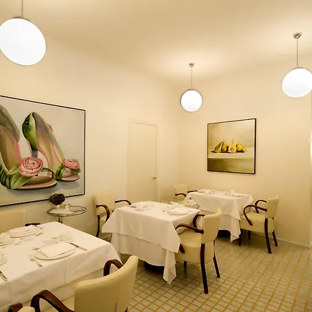 Petronilla - In Hotel