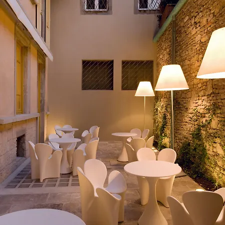 Hotel Petronilla - In 4*