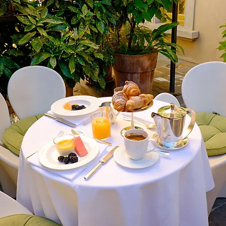 Petronilla - In Hotel 4*