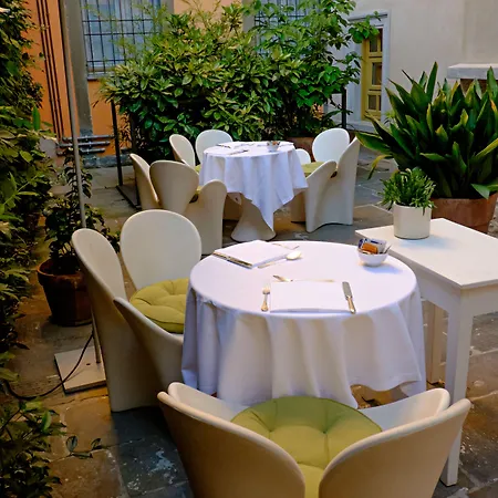 Hotel Petronilla - In