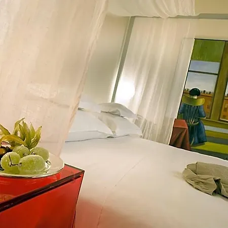 Petronilla - In Hotel