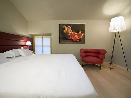 Hotel Petronilla - In 4*