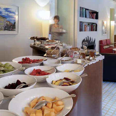 Hotel Petronilla - In 4*