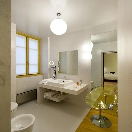 Petronilla - In Hotel