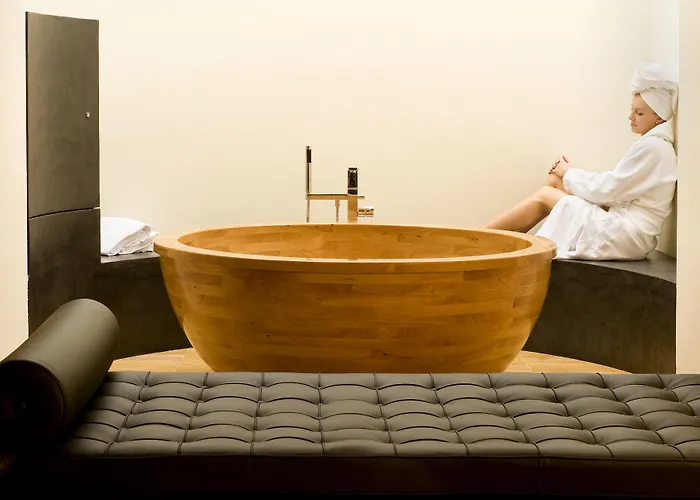 Petronilla - In Hotell 4*