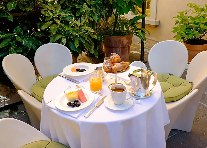 Petronilla - In Hotell 4*