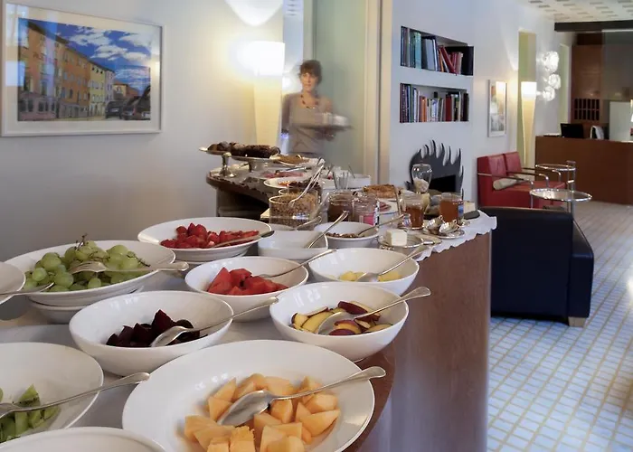 Hotel Petronilla - In 4*