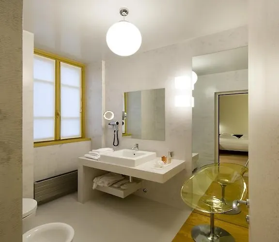 Petronilla - In Hotel