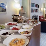 Hotel Petronilla - In 4*